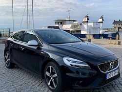 Svart Begagnad 2019 Volvo V40 R-Design Kombi | 220 000 kr (Lite dyr)