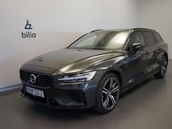 Mörkgrå Begagnad 2022 Volvo V60 R-Design Kombi | 459 500 kr (Marknadspris)