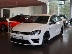 Vit Begagnad 2017 VW Golf VII R Kombi | 249 900 kr (Marknadspris)