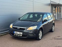 Grå Begagnad 2009 Ford Focus Trend Kombi | 23 900 kr (Marknadspris)