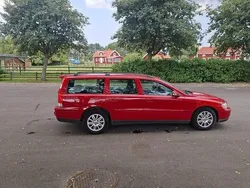 Röd Begagnad 2006 Volvo V70 Kinetic Kombi | 30 000 kr (Marknadspris)