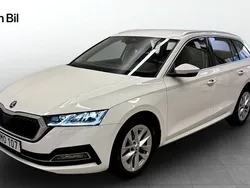 Vit Begagnad 2022 Skoda Octavia Style Kombi | 264 900 kr (Marknadspris)