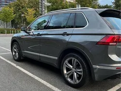 Grå Begagnad 2020 VW Tiguan SUV | 285 000 kr (Marknadspris)