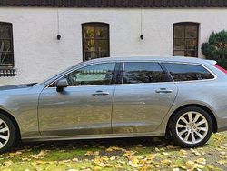 Grå Begagnad 2019 Volvo V90 Momentum Kombi | 179 900 kr (Marknadspris)