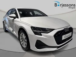 Vit Ny 2025 Audi A3 Sportback Halvkombi | 325 000 kr (Bra pris)