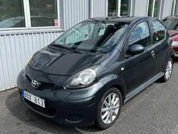Mörkgrå Begagnad 2011 Toyota Aygo Halvkombi | 24 900 kr (Bra pris)