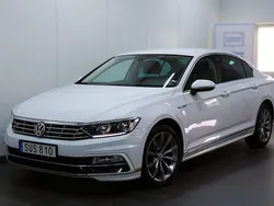 Vit Begagnad 2017 VW Passat R-line Sedan | 209 900 kr (Lite dyr)
