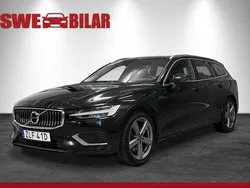 Svart Begagnad 2021 Volvo V60 Momentum Kombi | 339 900 kr (Marknadspris)