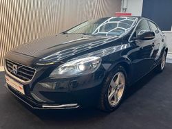 Svart Begagnad 2015 Volvo V40 Kombi | 149 900 kr (Marknadspris)