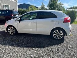 Vit Begagnad 2016 Kia Rio Halvkombi | 78 000 kr (Bra pris)