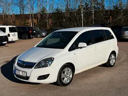 Vit Begagnad 2011 Opel Zafira Minibuss | 33 900 kr