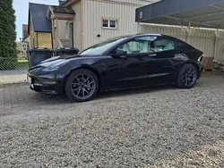 Svart Begagnad 2021 Tesla Model 3 Sedan | 350 000 kr