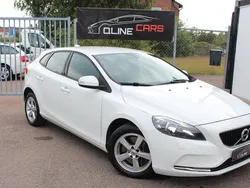 Vit Begagnad 2017 Volvo V40 Kinetic Kombi | 154 900 kr (Marknadspris)