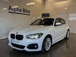 Vit Begagnad 2018 BMW 118 M Sport Halvkombi | 174 900 kr (Marknadspris)