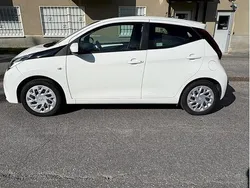 Vit Begagnad 2020 Toyota Aygo Halvkombi | 130 000 kr (Lite dyr)
