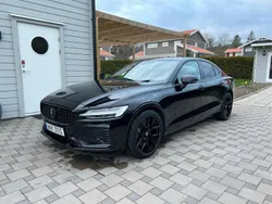 Svart Begagnad 2023 Volvo S60 Ultimate Sedan | 495 000 kr (Marknadspris)