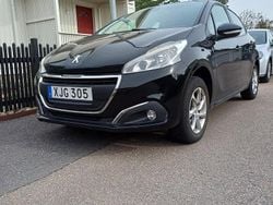 Svart Begagnad 2016 Peugeot 208 Halvkombi | 69 000 kr (Marknadspris)