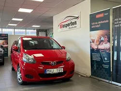 Röd Begagnad 2011 Toyota Aygo Halvkombi | 64 900 kr (Marknadspris)
