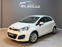 Vit Begagnad 2012 Kia Rio Halvkombi | 73 900 kr (Marknadspris)