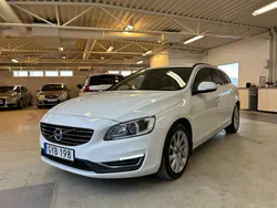 Vit Begagnad 2015 Volvo V60 Kombi | 159 800 kr (Marknadspris)