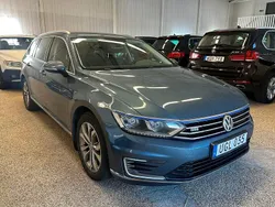 Blå Begagnad 2016 VW Passat GTE Kombi | 115 000 kr (Marknadspris)