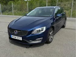 Blå Begagnad 2015 Volvo V60 Momentum Kombi | 89 000 kr (Marknadspris)