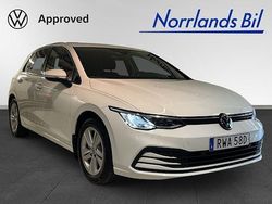 Vit (pure white) Begagnad 2024 VW Golf VIII Life Kombi | 279 900 kr (Marknadspris)