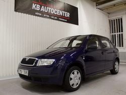 Mörkblå (blå) Begagnad 2002 Skoda Fabia Halvkombi | 14 900 kr (Bra pris)