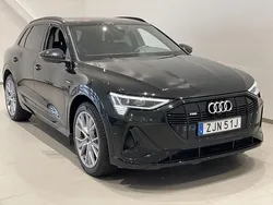 Svart (mytsvart metallic) Begagnad 2022 Audi e-tron S-Line SUV | 464 900 kr (Bra pris)