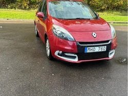 Röd Begagnad 2012 Renault Scénic III Minibuss | 49 000 kr (Marknadspris)