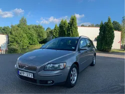 Grå Begagnad 2005 Volvo V50 Momentum Kombi | 29 900 kr (Marknadspris)