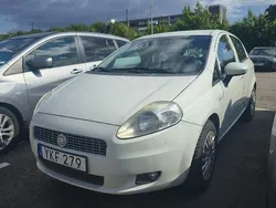 Vit Begagnad 2012 Fiat Punto Halvkombi | 15 000 kr