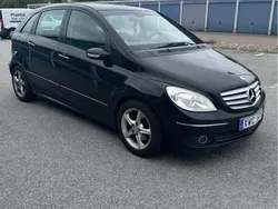 Svart Begagnad 2006 Mercedes B180 Minibuss | 19 000 kr
