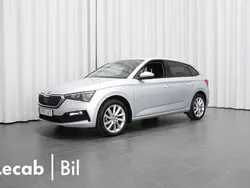 Silver (brilliant silver metallic) Begagnad 2023 Skoda Scala Halvkombi | 229 500 kr (Marknadspris)