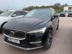 Svart Begagnad 2023 Volvo XC60 Core SUV | 385 000 kr (Superpris)