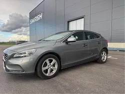 Grå Begagnad 2016 Volvo V40 Momentum Kombi | 139 000 kr (Bra pris)
