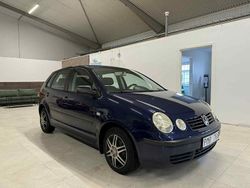 Mörkblå Begagnad 2002 VW Polo Basis Halvkombi | 19 900 kr (Marknadspris)
