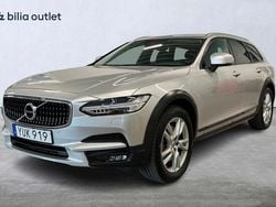 Silver Begagnad 2018 Volvo V90 CC Momentum Kombi | 259 000 kr (Bra pris)