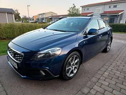 Blå (mörkblåmetallic) Begagnad 2016 Volvo V40 CC Ocean Race Kombi | 114 900 kr (Bra pris)