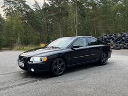 Svart Begagnad 2005 Volvo S60 Sedan | 65 000 kr (Marknadspris)