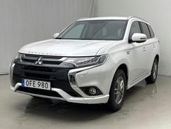 Vit Begagnad 2016 Mitsubishi Outlander SUV | 166 000 kr