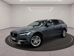 Grå Begagnad 2018 Volvo V90 CC Kombi | 264 500 kr (Marknadspris)