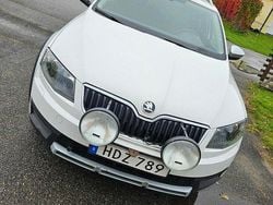 Vit Begagnad 2016 Skoda Octavia Scout Kombi | 105 000 kr (Marknadspris)