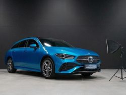 Blå (hyperblue metallic) Begagnad 2024 Mercedes CLA250e AMG Sedan | 419 000 kr (Marknadspris)