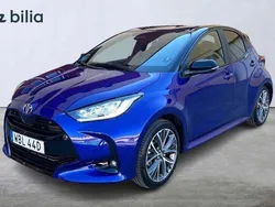 Blå Begagnad 2024 Toyota Yaris Hybrid Style Halvkombi | 307 800 kr (Marknadspris)