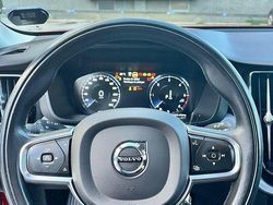 Röd Begagnad 2021 Volvo XC60 Momentum SUV | 389 900 kr (Marknadspris)
