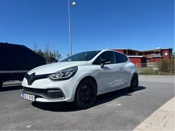 Vit Begagnad 2014 Renault Clio R.S. R.S. Halvkombi | 139 900 kr
