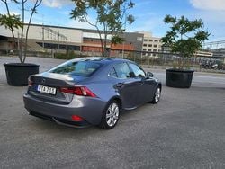 Grå Begagnad 2014 Lexus IS300h Executive Line Sedan | 205 000 kr (Marknadspris)