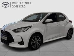 Mörkblå Begagnad 2021 Toyota Yaris Hybrid Style Halvkombi | 209 900 kr (Marknadspris)