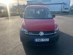 Röd Begagnad 2018 VW Caddy Minibuss | 75 500 kr (Superpris)
